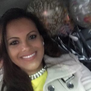 Meet your Posher, Larissa